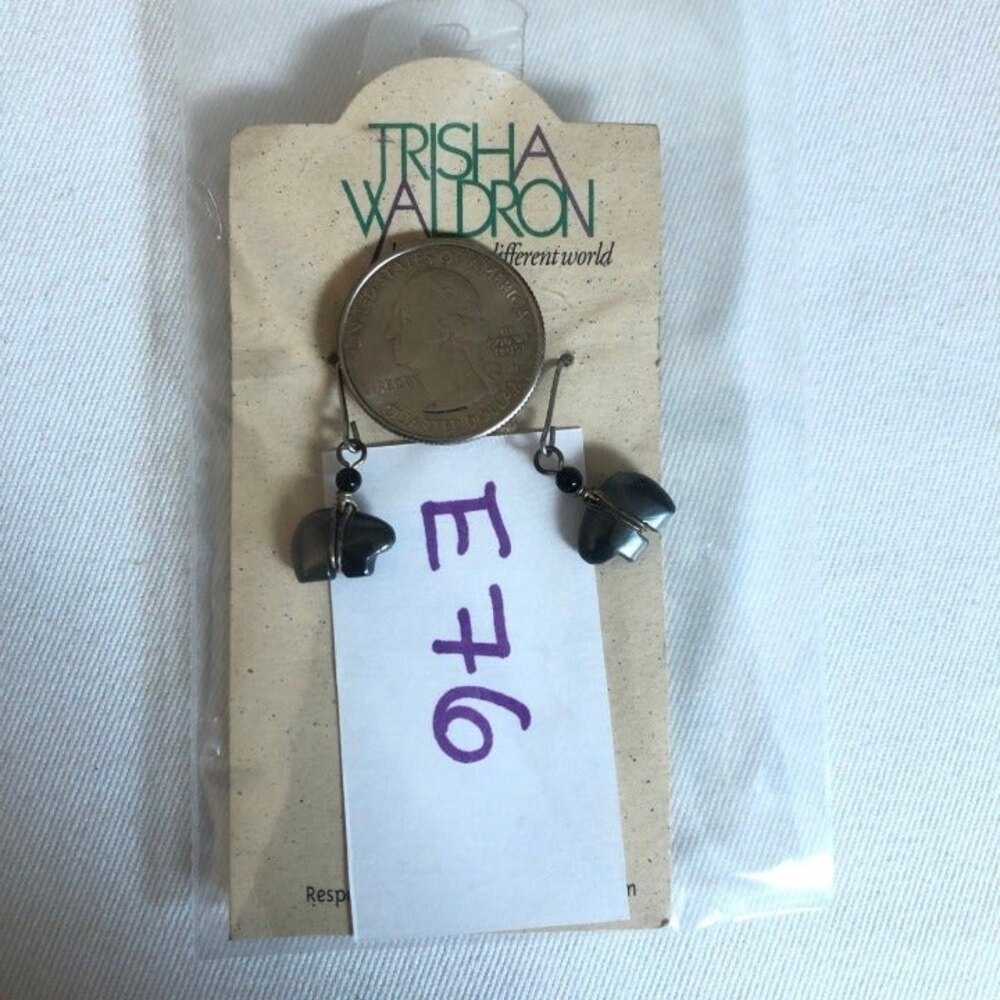 Trisha Waldron Bear Dangle Earrings NOC - Picture 4 of 5